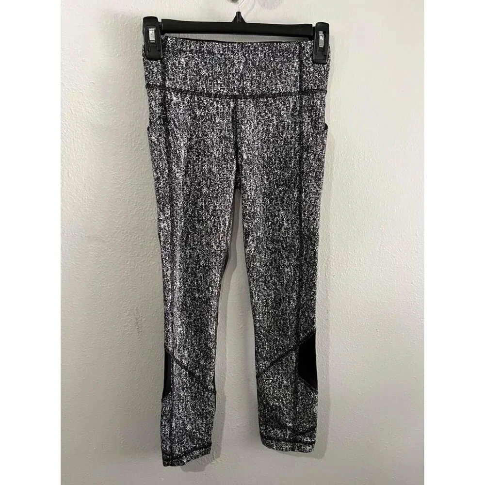 Lululemon Women Speed Up Leggings Black And White Specs Pattern Size 2 Side Pock